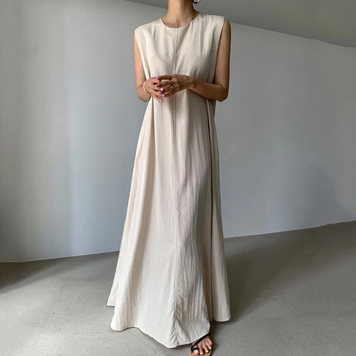 「ノースリーブ」ラウンドネック 大きめのサイズ感 ストレートスカート カジュアル マキシワンピース