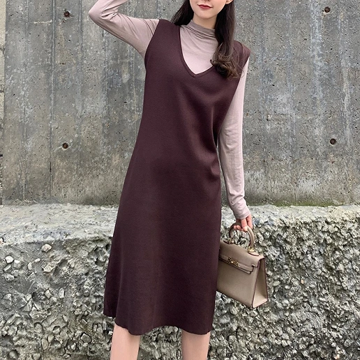 Vネック コーディネート自在 ナチュラル エレガント 防寒 伸縮性あり 着痩せ効果 ストレート モード ノースリーブ 膝下丈 シンプル ニットワンピース