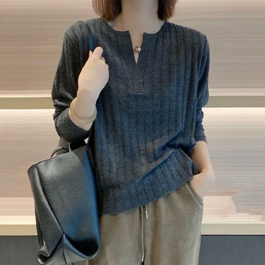 「大きめのサイズ感」無地 プルオーバー カジュアル 長袖 Vネック 体型をカバー ビックシルエット ニットセーター